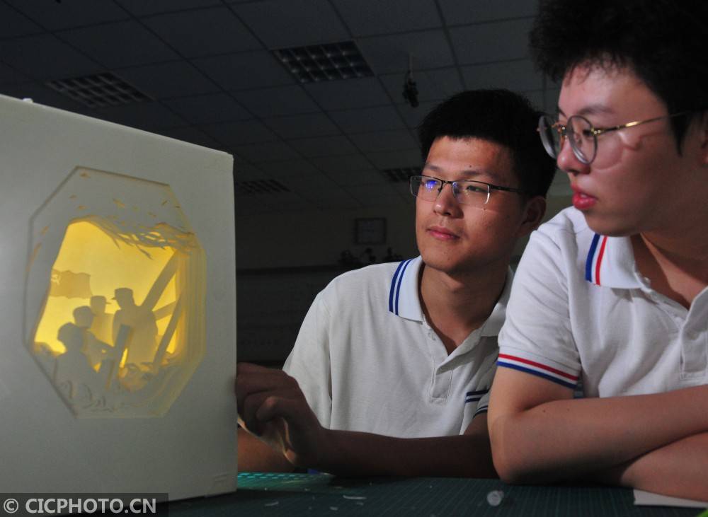 抗洪|江苏睢宁：纸艺作品致敬抗洪英雄