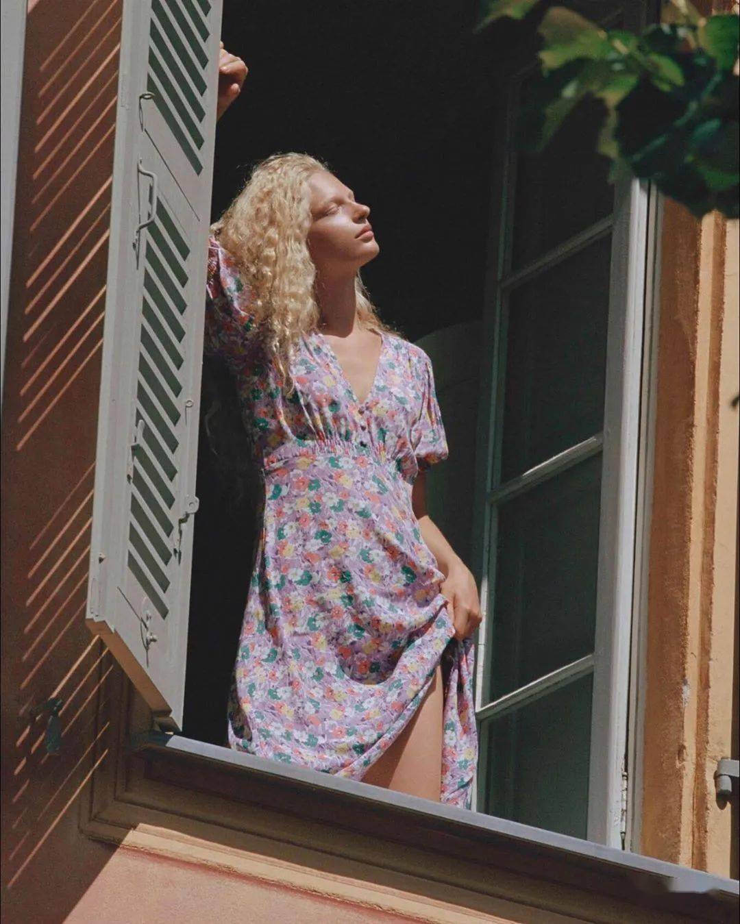 牌子|明星们夏天都穿什么牌子的衣服？