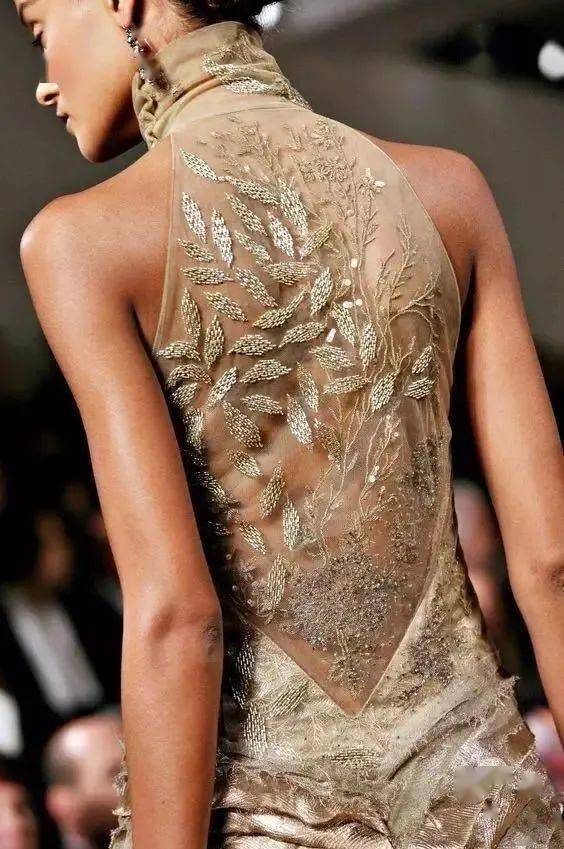 服装|时装秀场上美到窒息的"背影杀杀杀杀手"?神仙设计师俘获芳心的秘诀就是不放过任何一个细节!