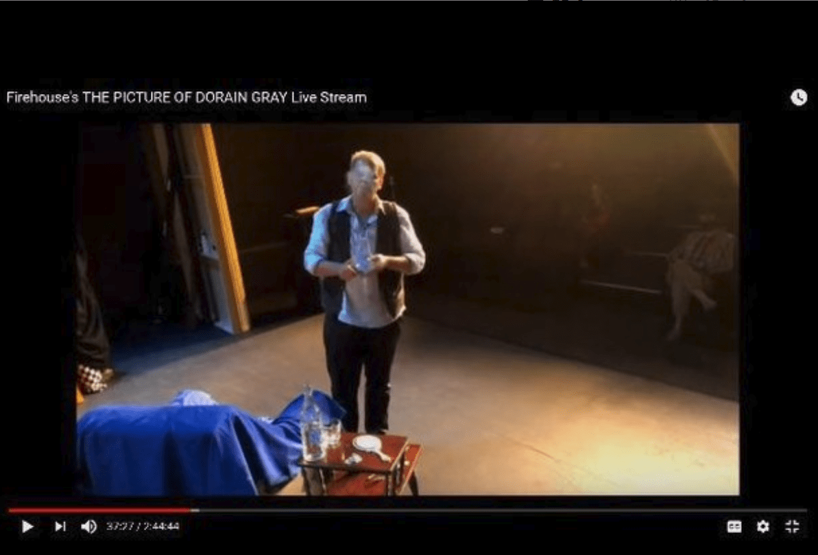 演出|击肘代替接吻……疫情下，美国线下戏剧这么演