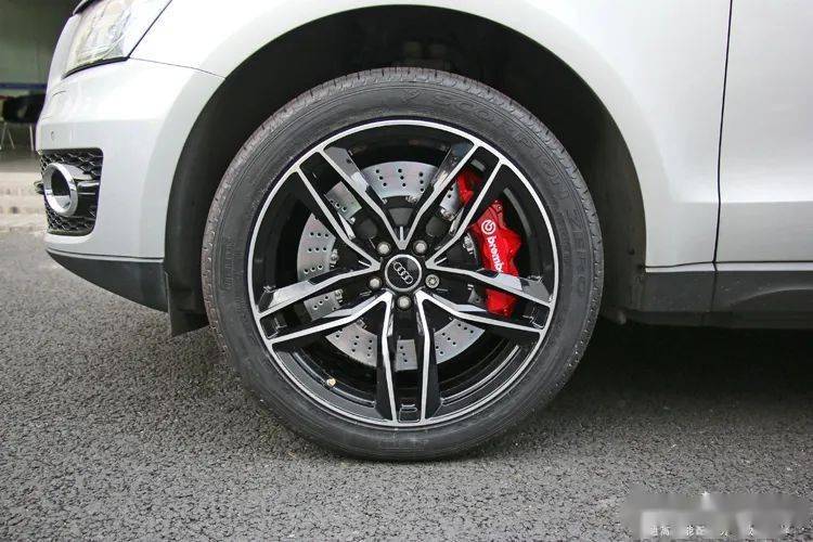 奥迪升级brembo六活塞刹车卡钳套装奥迪q5升级改装实例