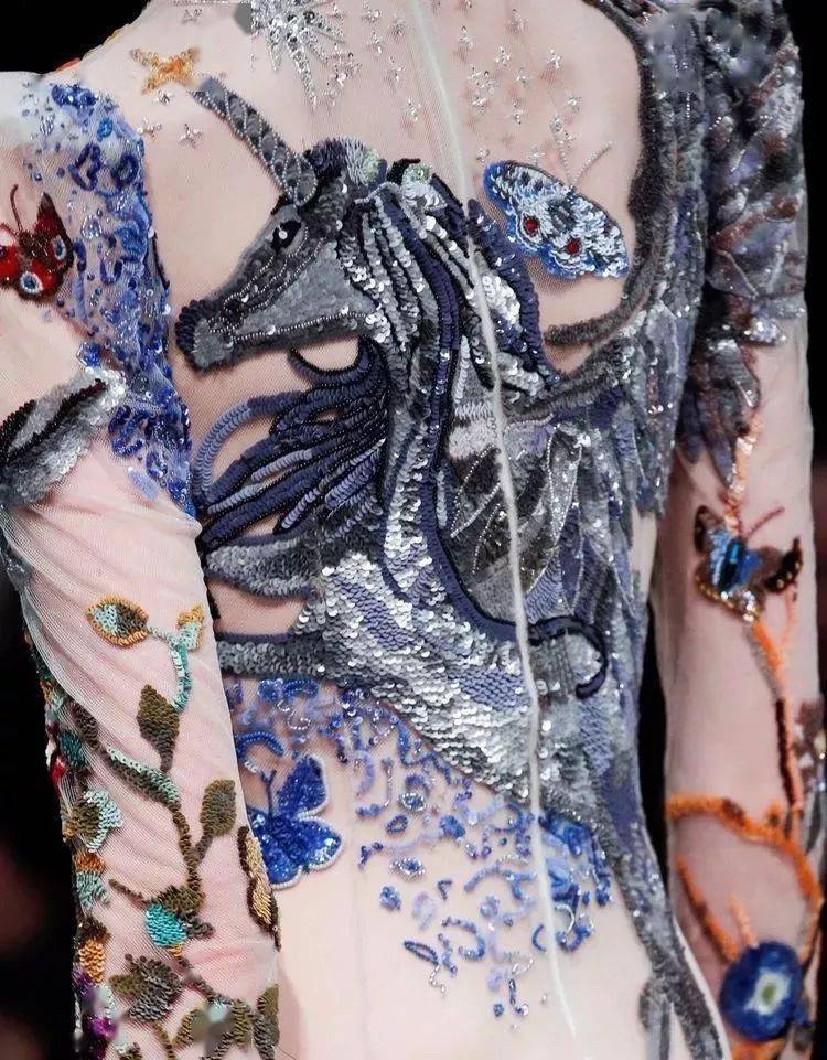 服装|时装秀场上美到窒息的"背影杀杀杀杀手"?神仙设计师俘获芳心的秘诀就是不放过任何一个细节!