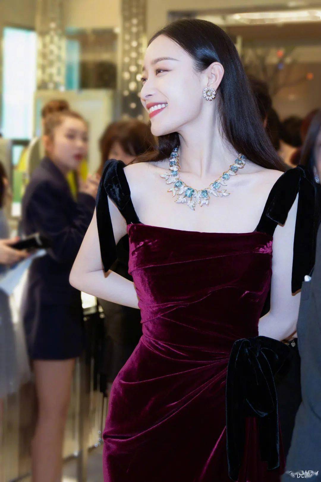 黑色素|薇娅直播间1分钟卖出10000瓶的美白精华，真的好用吗？