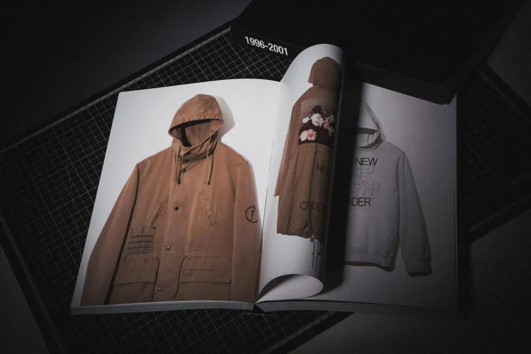 Simons|你愿意花一件单品的钱买一本品牌档案吗？