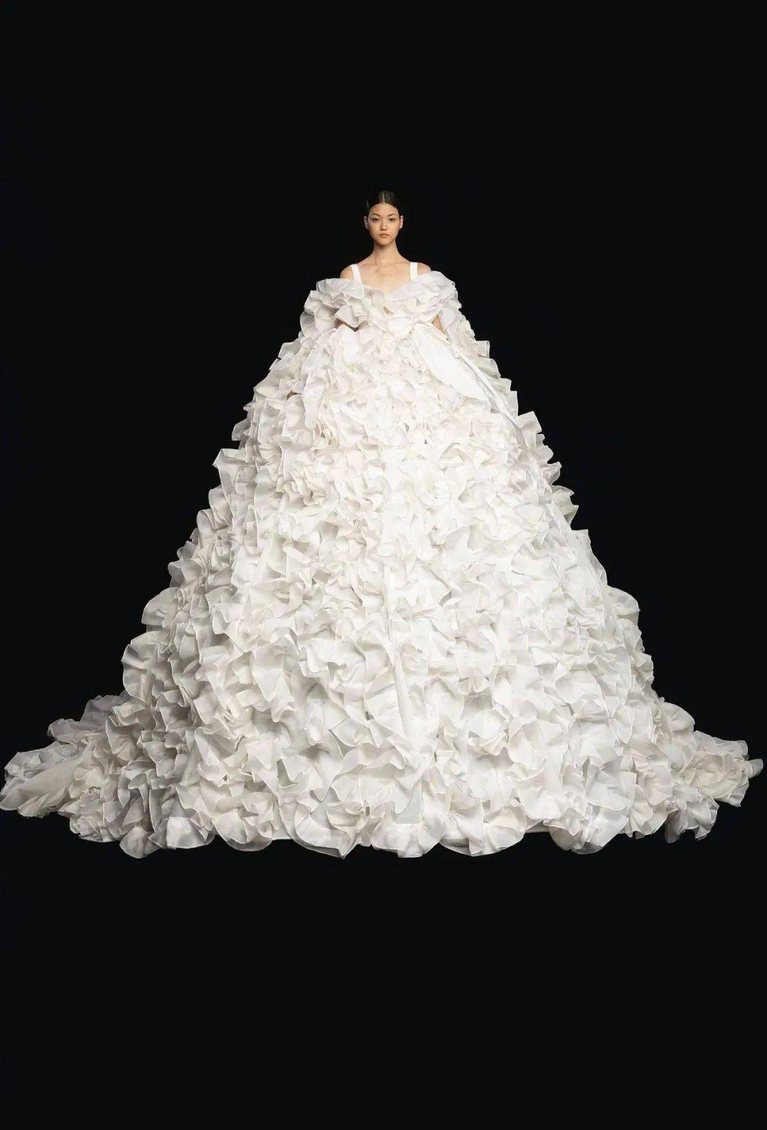 时装|如梦如幻的歌剧魅影,即使不闭上双眼也能看见梦,这一季Valentino高定系列美哭了!