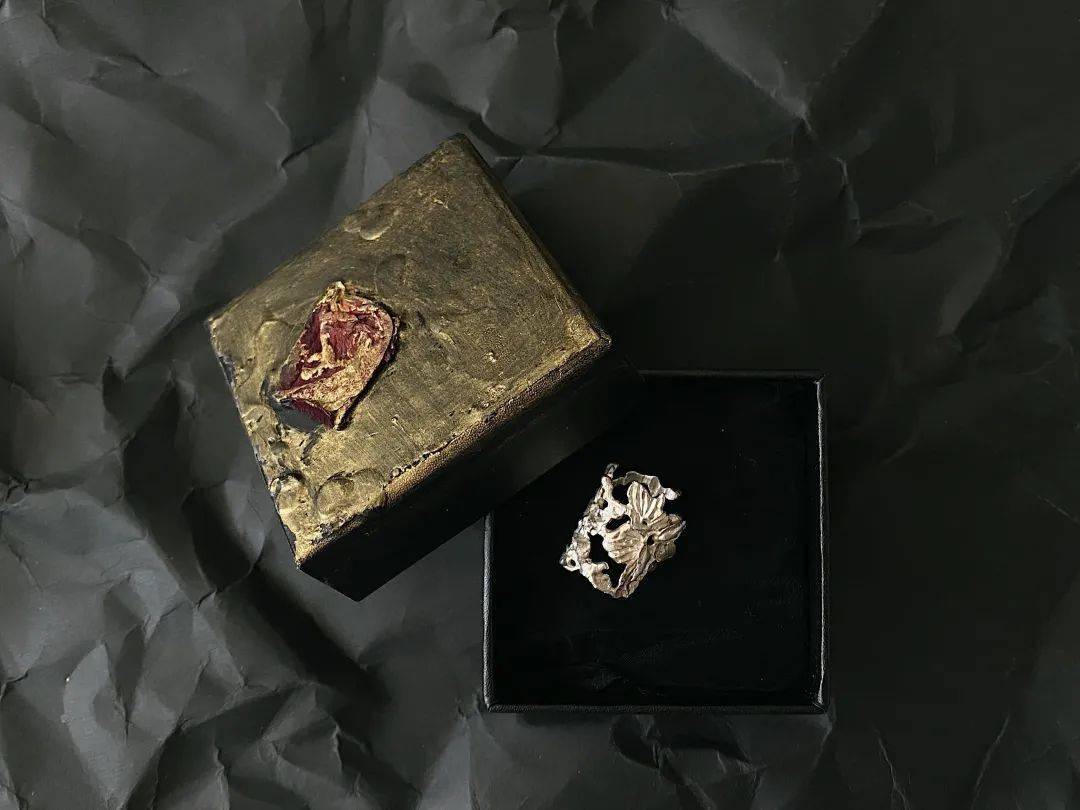 戒指|近期入手的点睛配饰,有了这些时髦小细节,穿白T都好看~