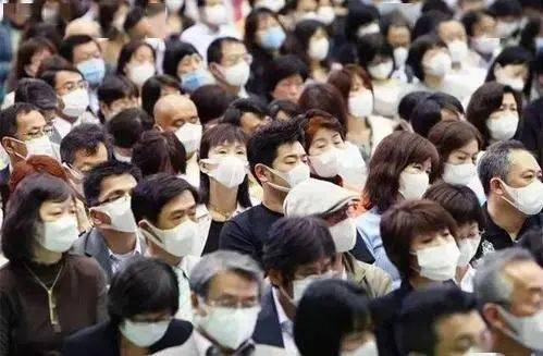 日本人养成戴口罩的习惯,也是在一场疫情之后