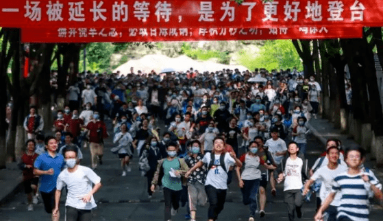 张文宏|新疆3天新增34例确诊！张文宏一句话冲上热搜；高考即将放榜！还有这些需注意~