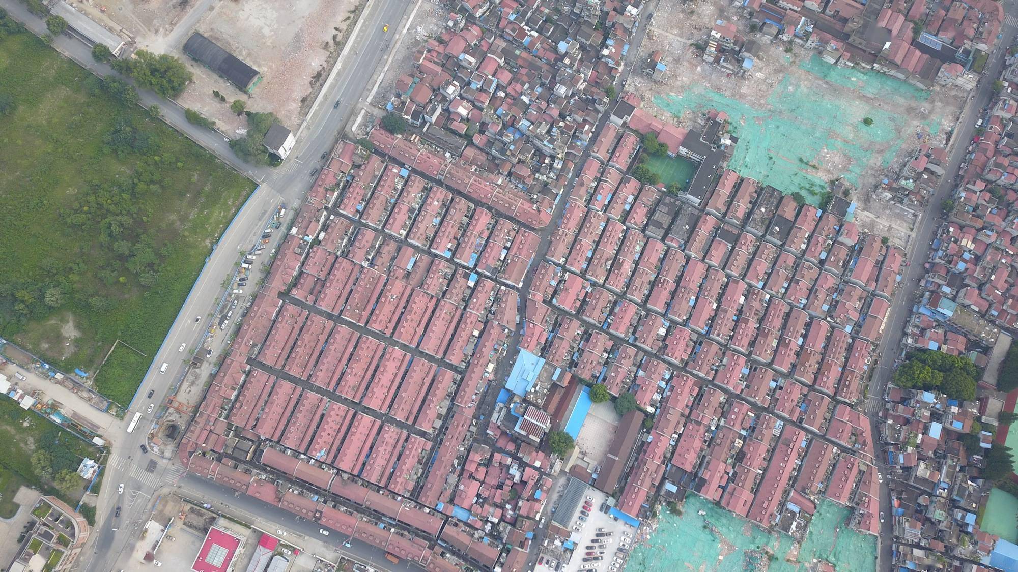 该地块是杨浦区旧改征收以来单体体量最大的基地,共有2953产,3000余户