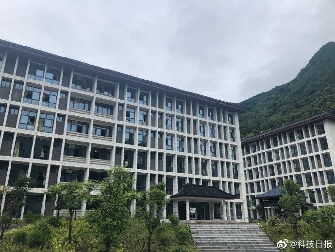 都牛|别人家的中学比大学都牛