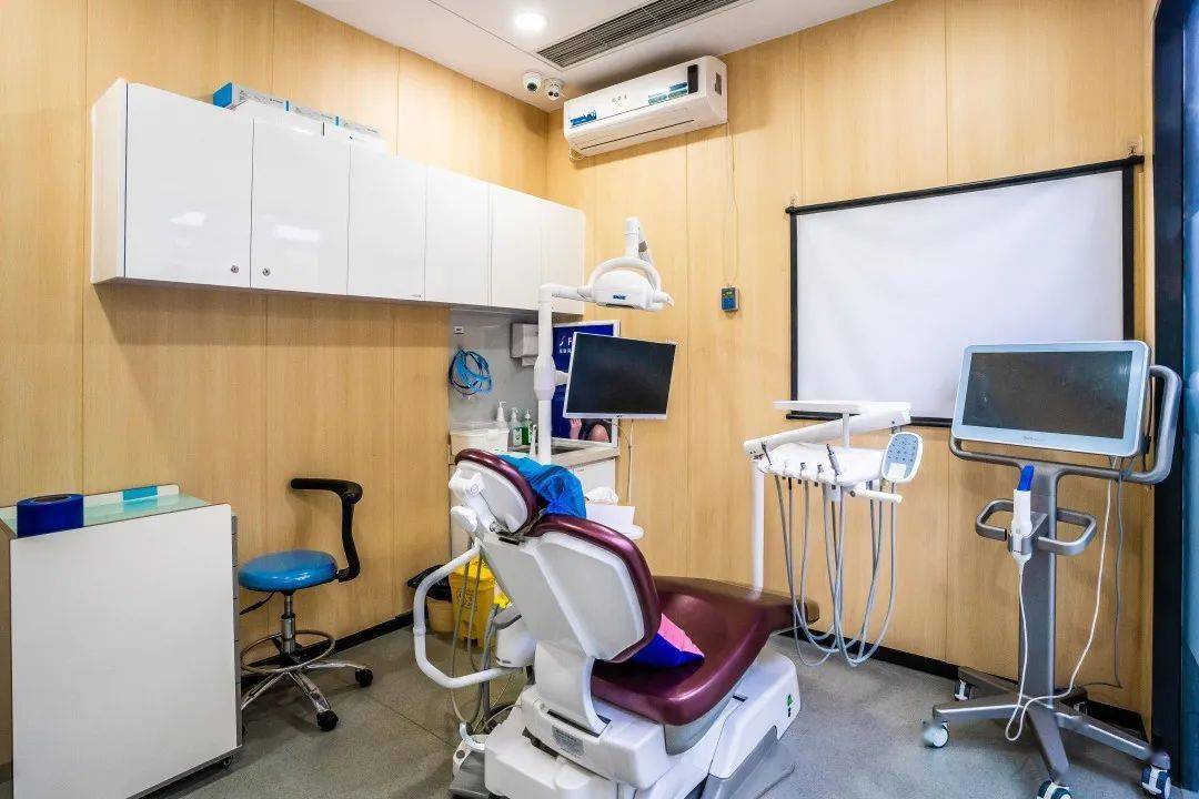 口腔|摘掉口罩也自信，暑期明星同款隐适美牙齿矫正直接半价！