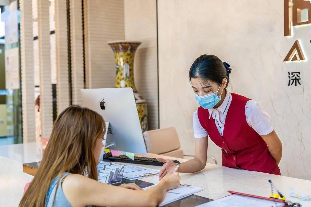 口腔|摘掉口罩也自信，暑期明星同款隐适美牙齿矫正直接半价！