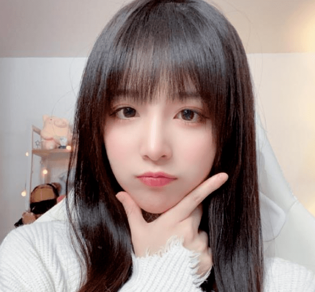 jdg女主持人连发4条微博点名怒斥rw打野haro_西西