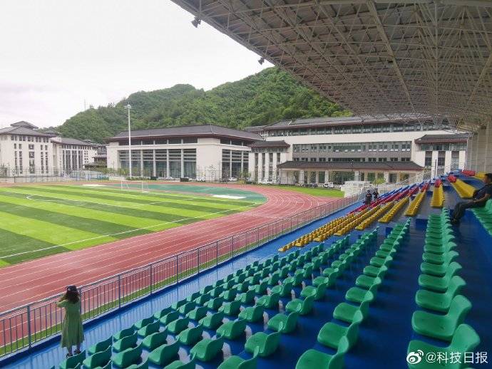 都牛|别人家的中学比大学都牛