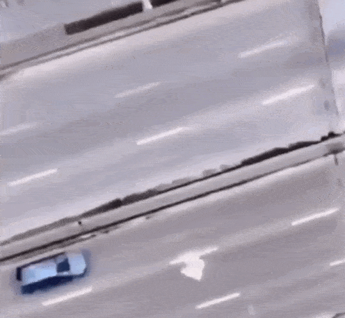 加拿大女网红博眼球45楼抛椅,未被判监禁,网友怒