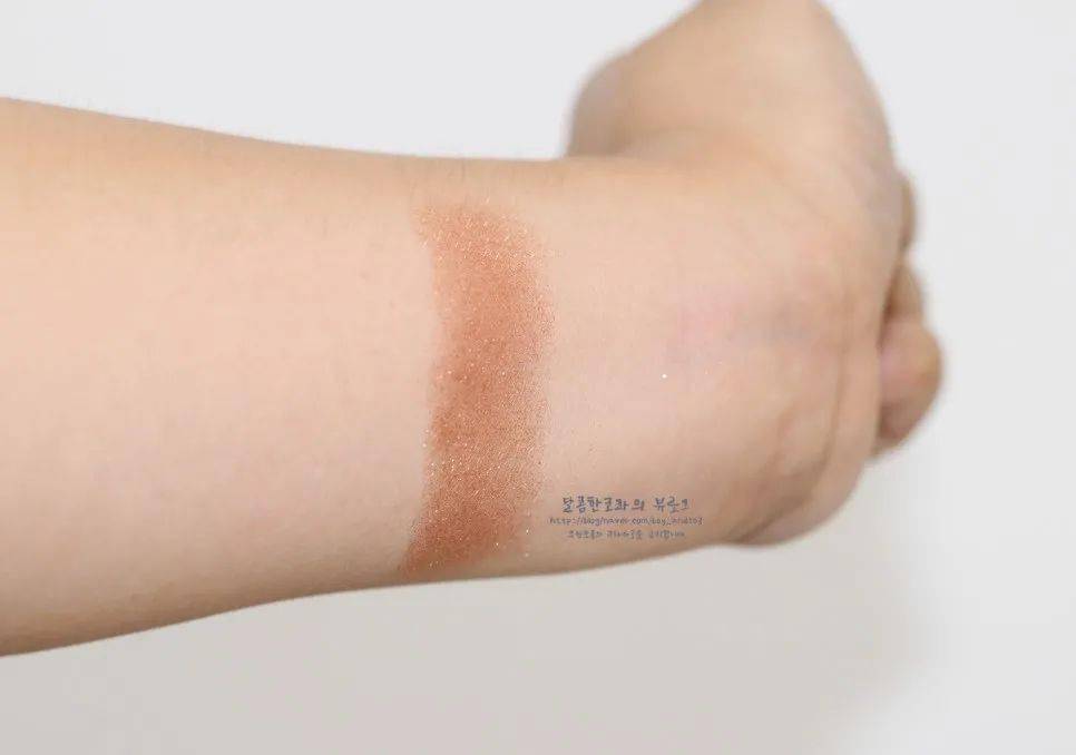 欧尼|摸了金秀贤腹肌的她，连化妆台都被曝光了！