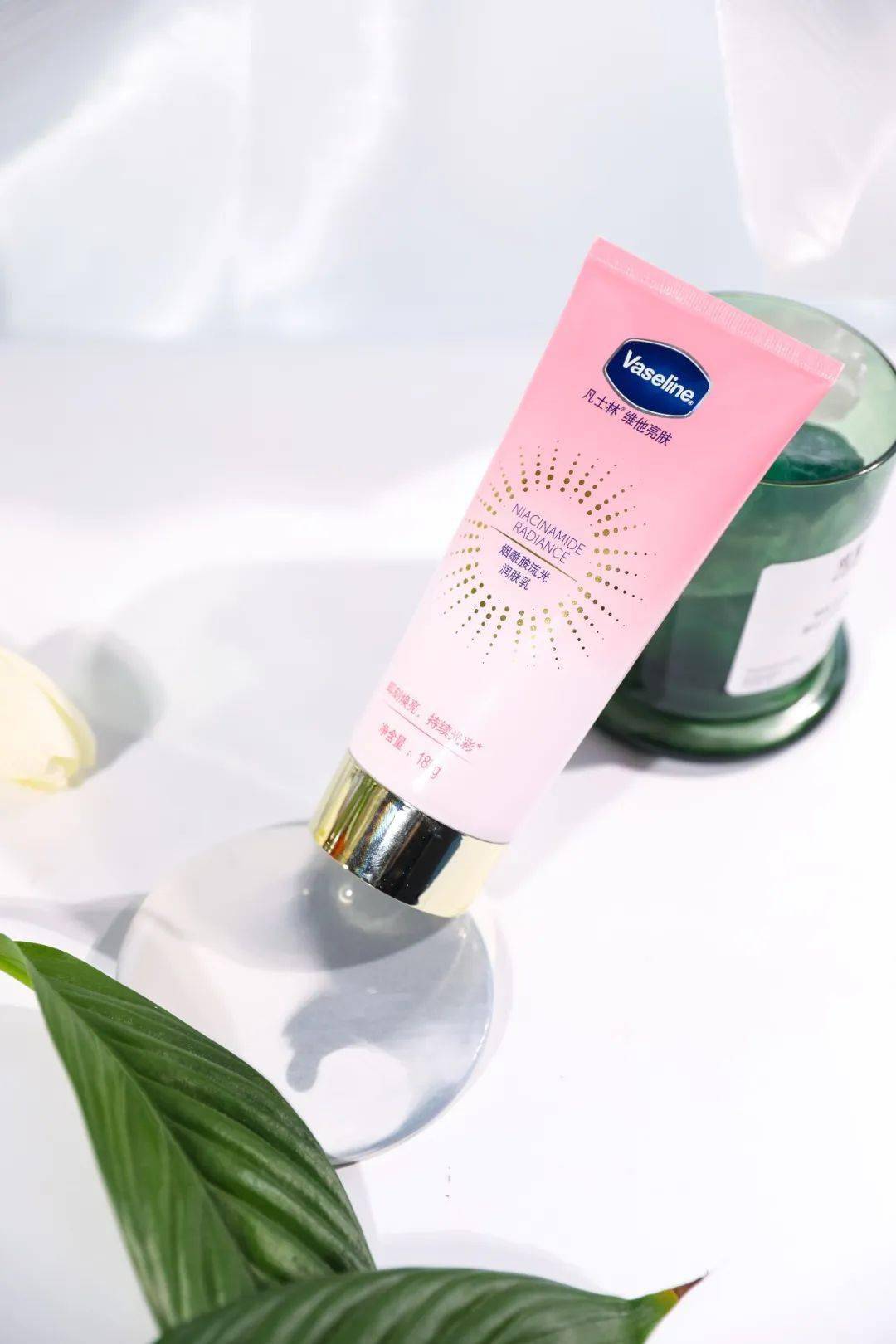 肤色|脖子比脸黑太多？夏日的宝藏救星，没想到竟是它！