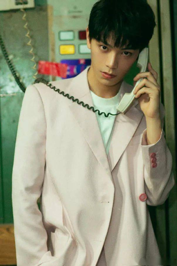 衣柜|“无性别穿搭”正当时,从另一半的衣柜里穿出时髦