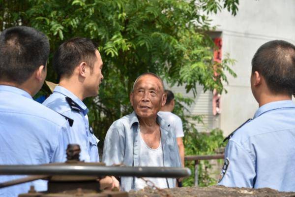 倪德|“你大爷还是你大爷！”90岁大爷下水救人