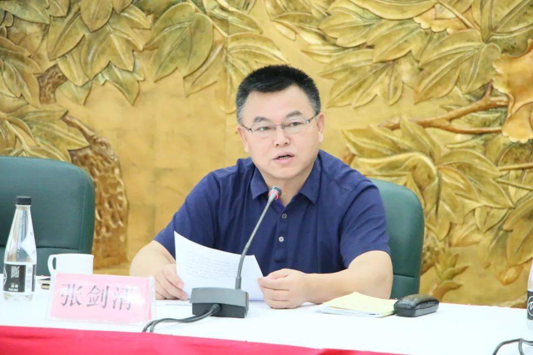 度假区党工委委员,管委会副主任张剑清部署下阶段文明城市创建工作.