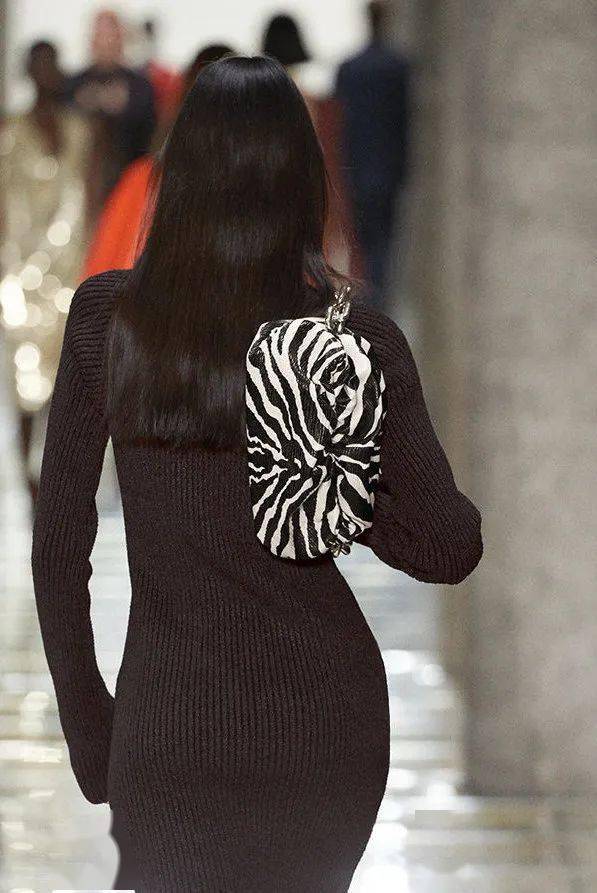 女孩|中了酷女孩的毒，不穿金但必须戴银！