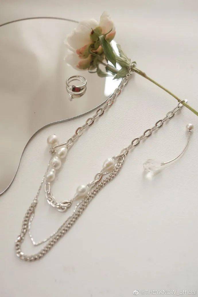 女孩|中了酷女孩的毒，不穿金但必须戴银！