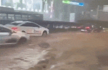 韩国多地遭强风暴雨袭击,已造成3人死亡1人失踪