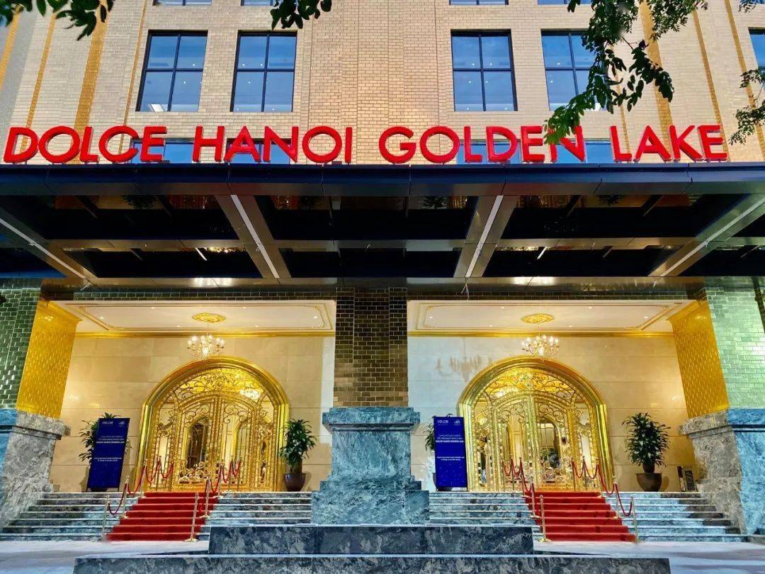 越南用24K金建的酒店，餐具浴缸马桶都是黄金
