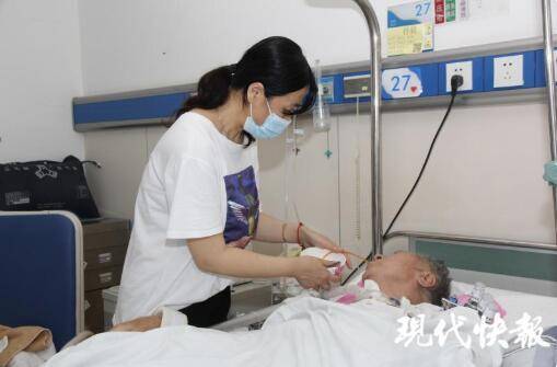 75岁大爷6楼跌落奇迹生还,医生:他护住了头部