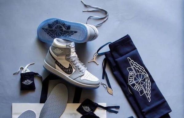 价格|一双鞋被炒到26万元，买鞋人到底看中了什么？