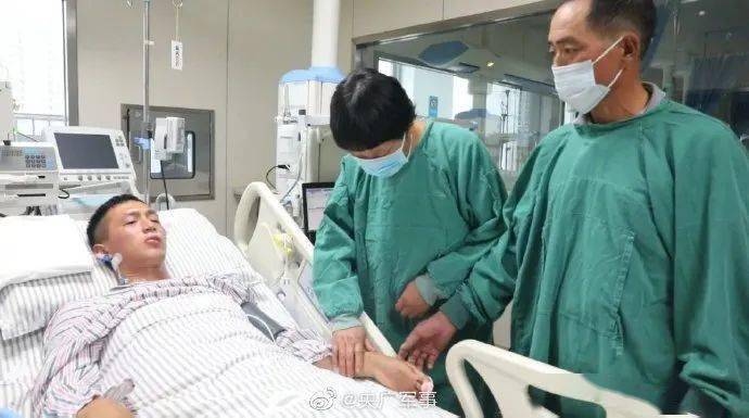 洪水|被洪水卷走的他醒了！病床前这一幕让网友泪奔