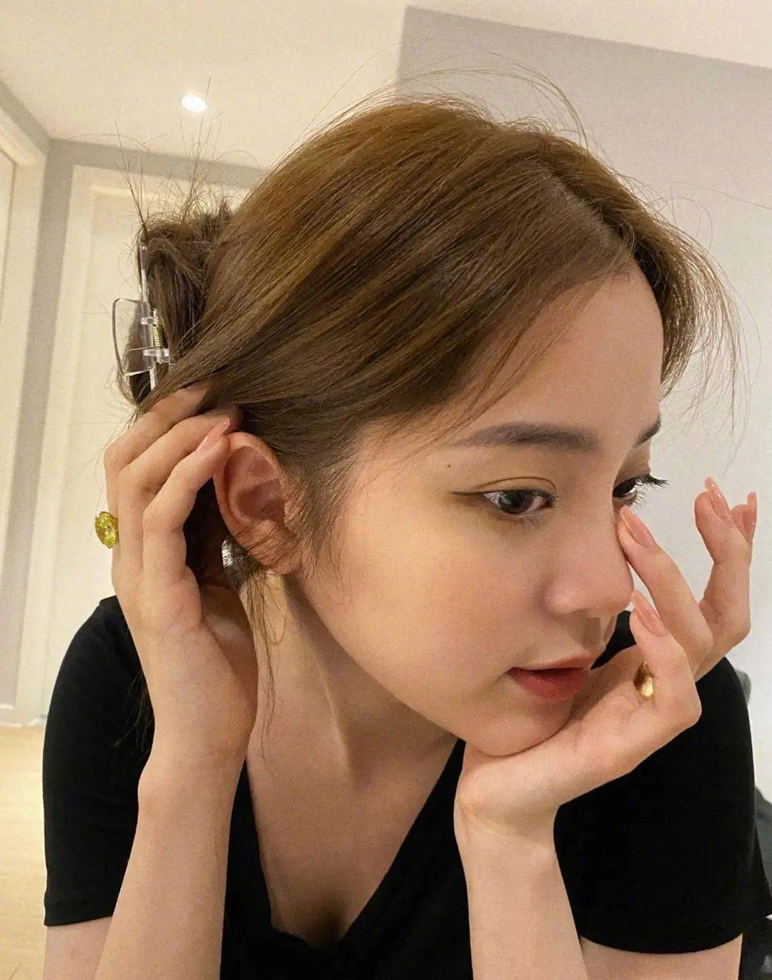 崩溃|欧阳娜娜被频繁网暴，不堪重负在节目崩溃大哭！才20岁的她到底做错了什么？