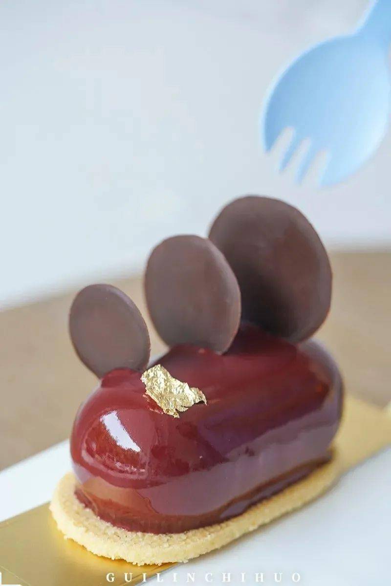 衣服|他把“衣服”卖进可颂面包店，就问香不香？