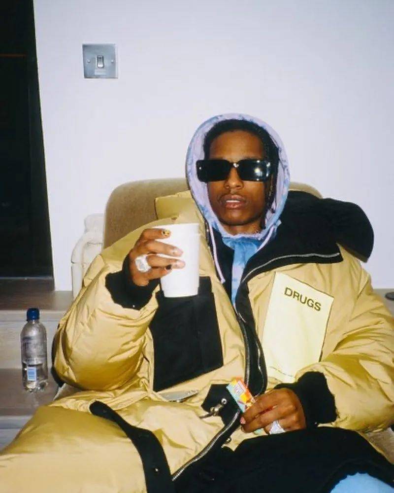 男朋友|情侣之间的新玩法？一起美甲、染发、护肤……