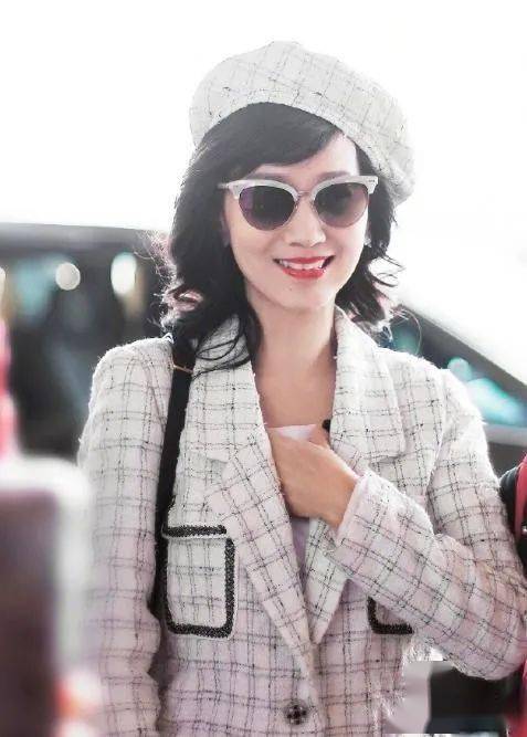 机场|赵雅芝好“作妖”，快70岁穿三分裤走机场，让00后们怎么活？