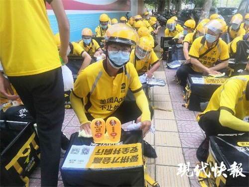 工作|这个假期，这帮大学生当上了药剂师、外卖员……