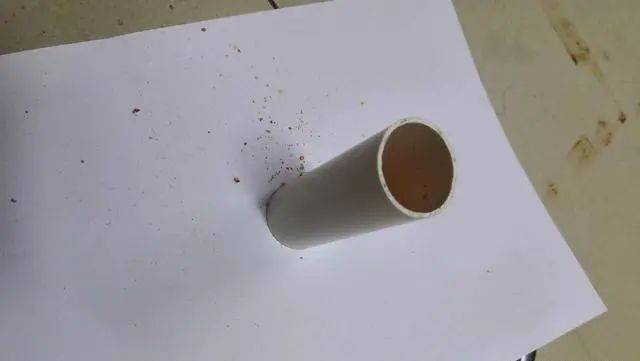 饵料|加点蚯蚓土，比买的饵料更好用自制饼饵全过程解密