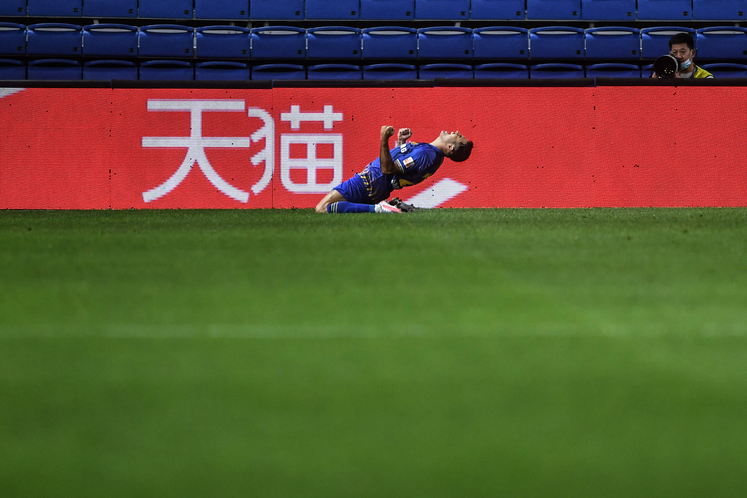 比赛|足球——中超：江苏苏宁易购队胜河南建业队