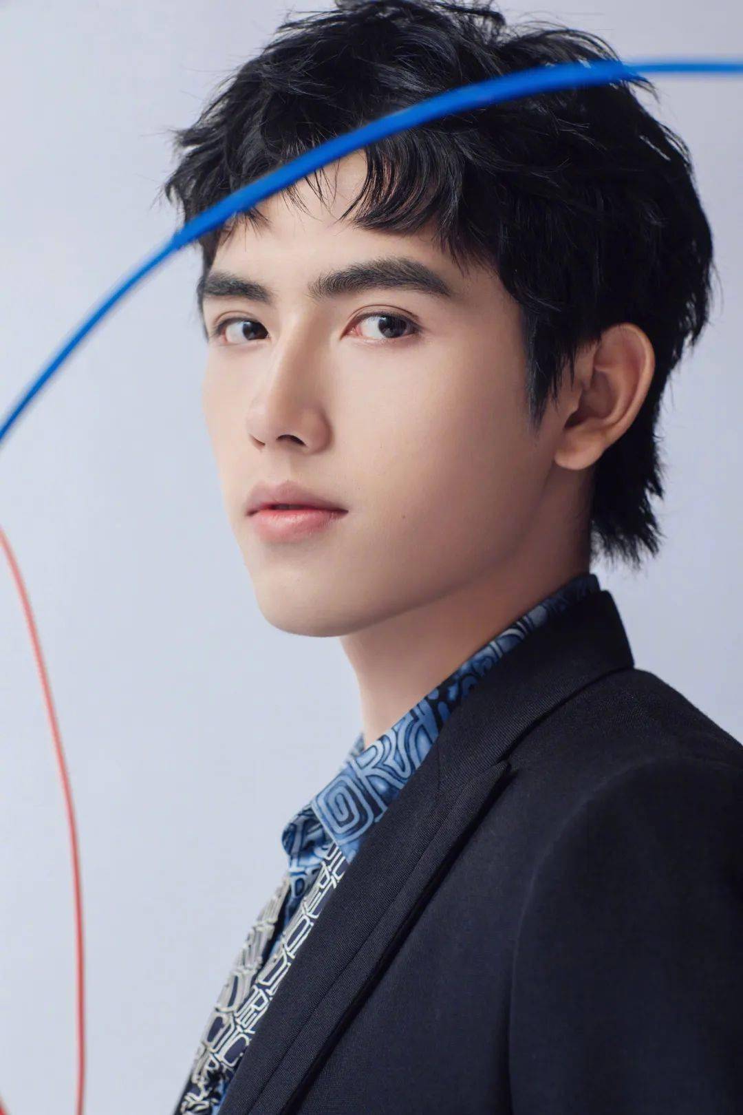 赵丽颖|快讯 | 王俊凯大片、赵丽颖美图、baby活动、孟美岐大片