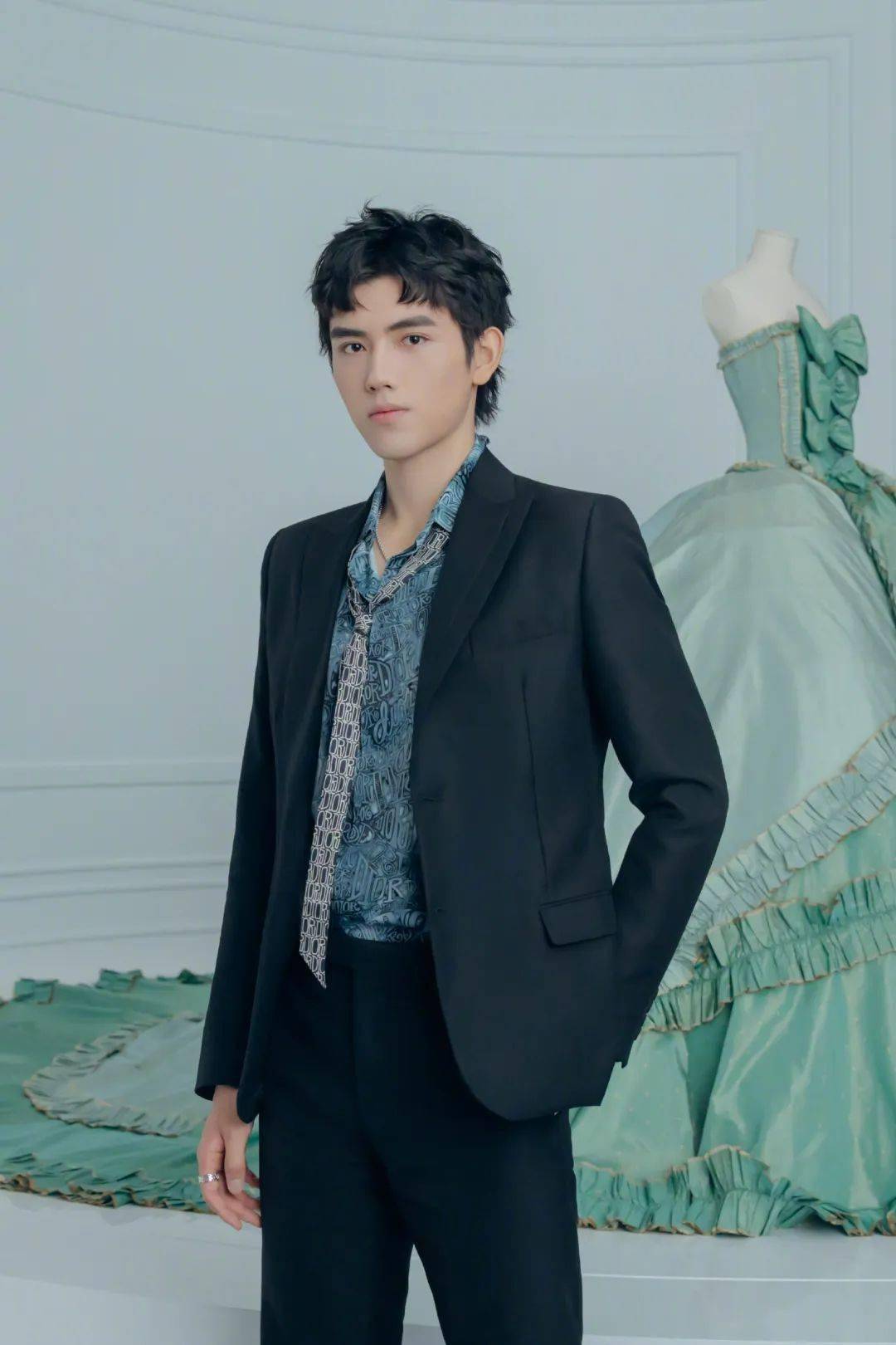 赵丽颖|快讯 | 王俊凯大片、赵丽颖美图、baby活动、孟美岐大片