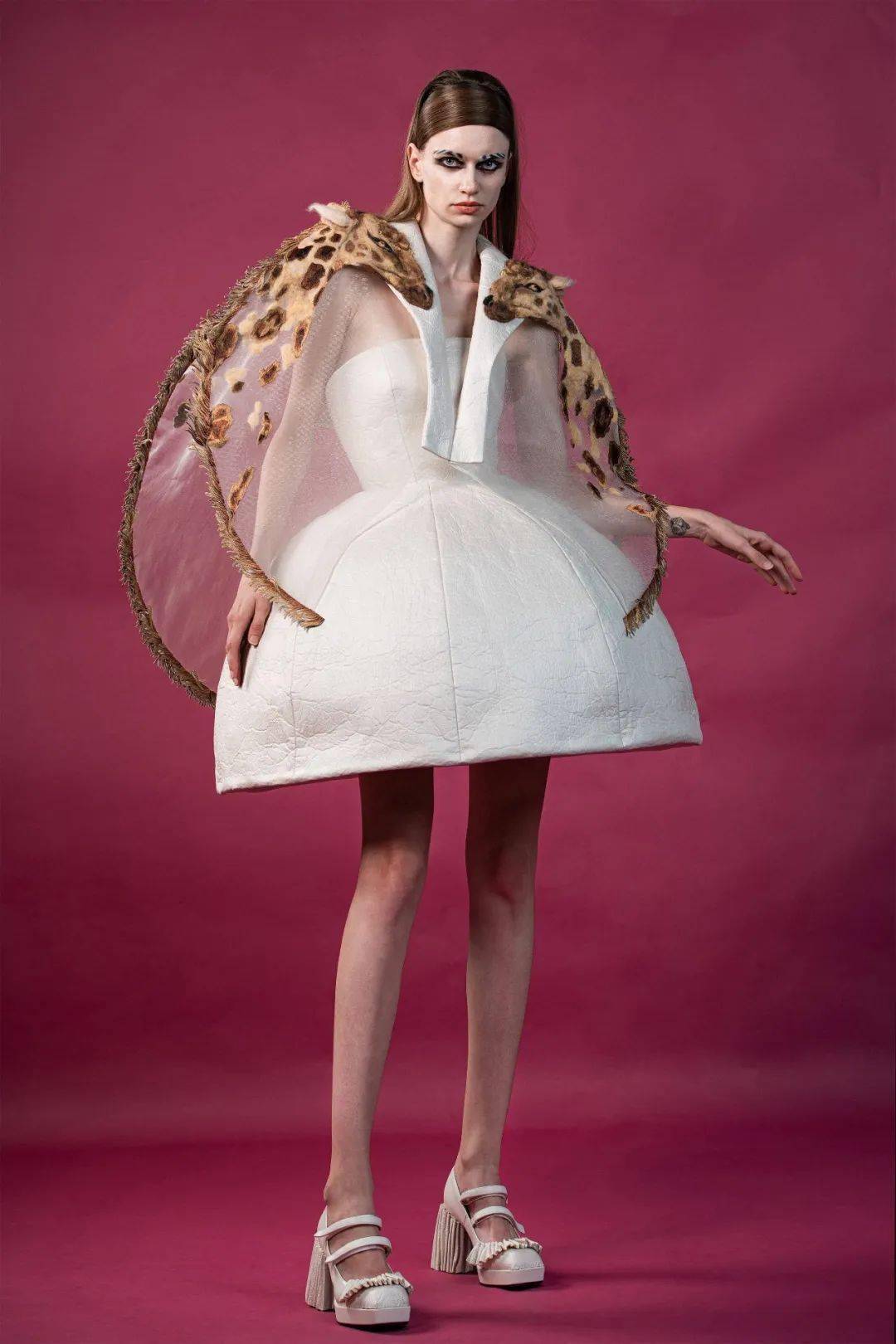 时装周|负重而行的巴黎高定时装周,怎么做才能逆天改命?