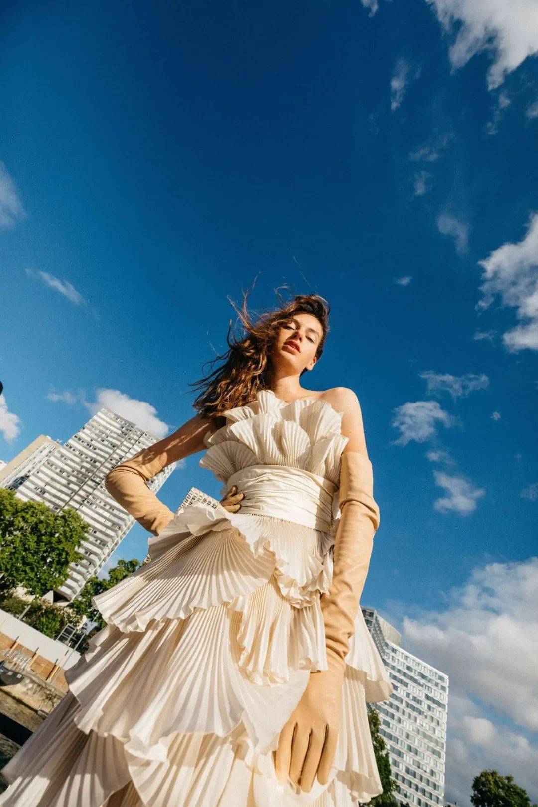 时装周|负重而行的巴黎高定时装周,怎么做才能逆天改命?