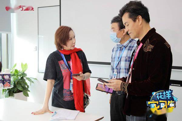 吕良伟|《花样实习生》蔡明再现“职场马大姐”