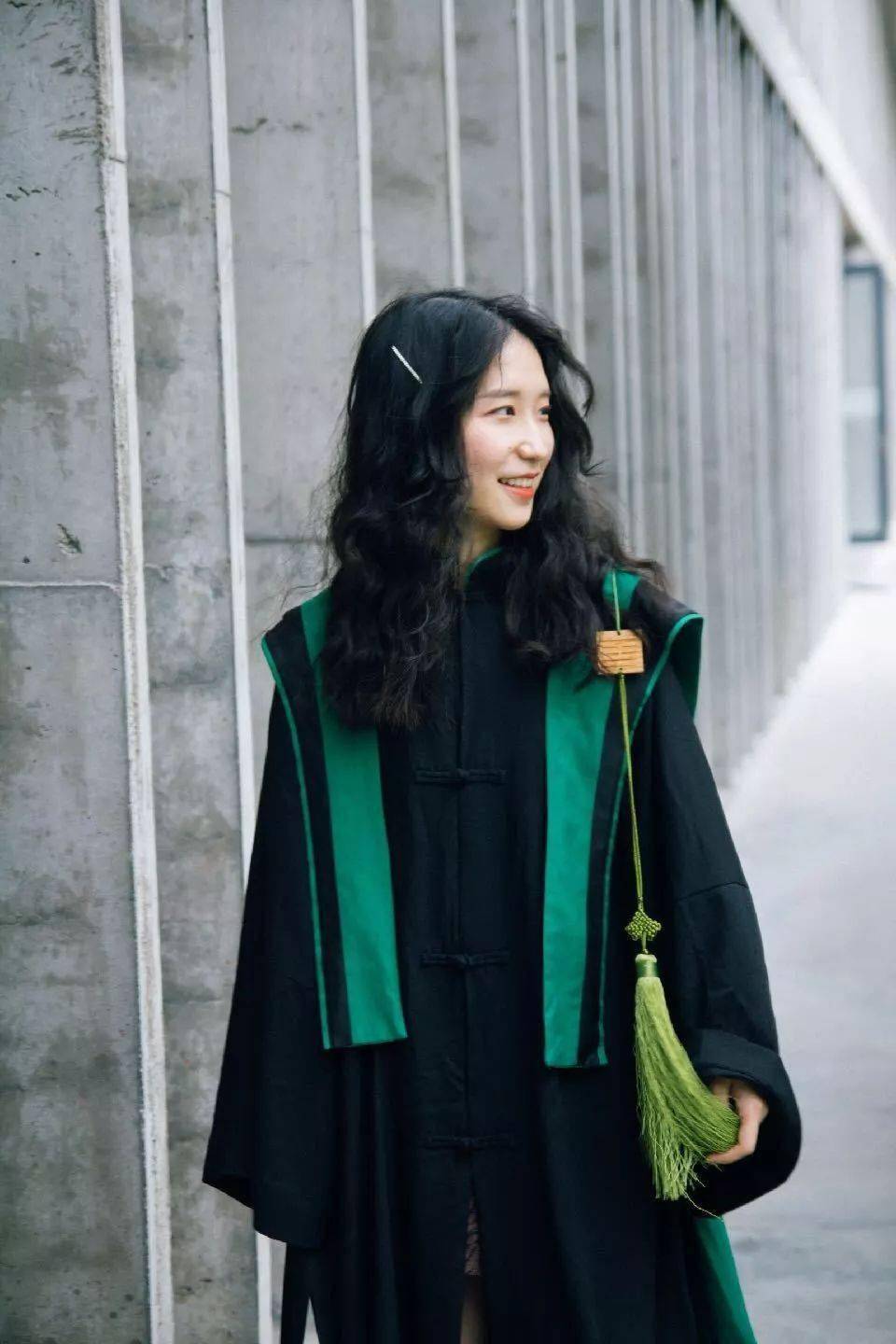 中央美院的"学士服"美上热搜!网友:羡慕哭了