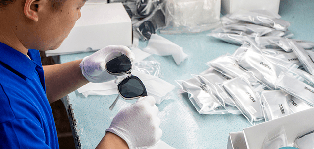 logo|中国代工厂的尴尬：100块的墨镜，贴上logo，售价翻10倍