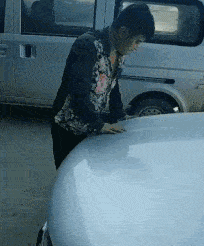 【今日爆笑动态图】这凳子可以,太有魔性了!