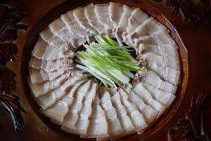 大蒜|蒜香浓厚，肥而不腻蒜泥白肉：超实用家常菜