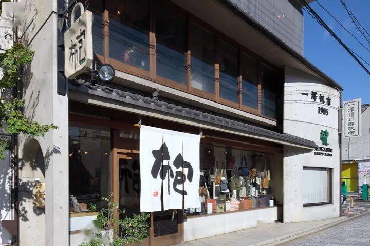 Rootote|王漫妮的通勤包一大摞，这随性帆布袋最靠谱