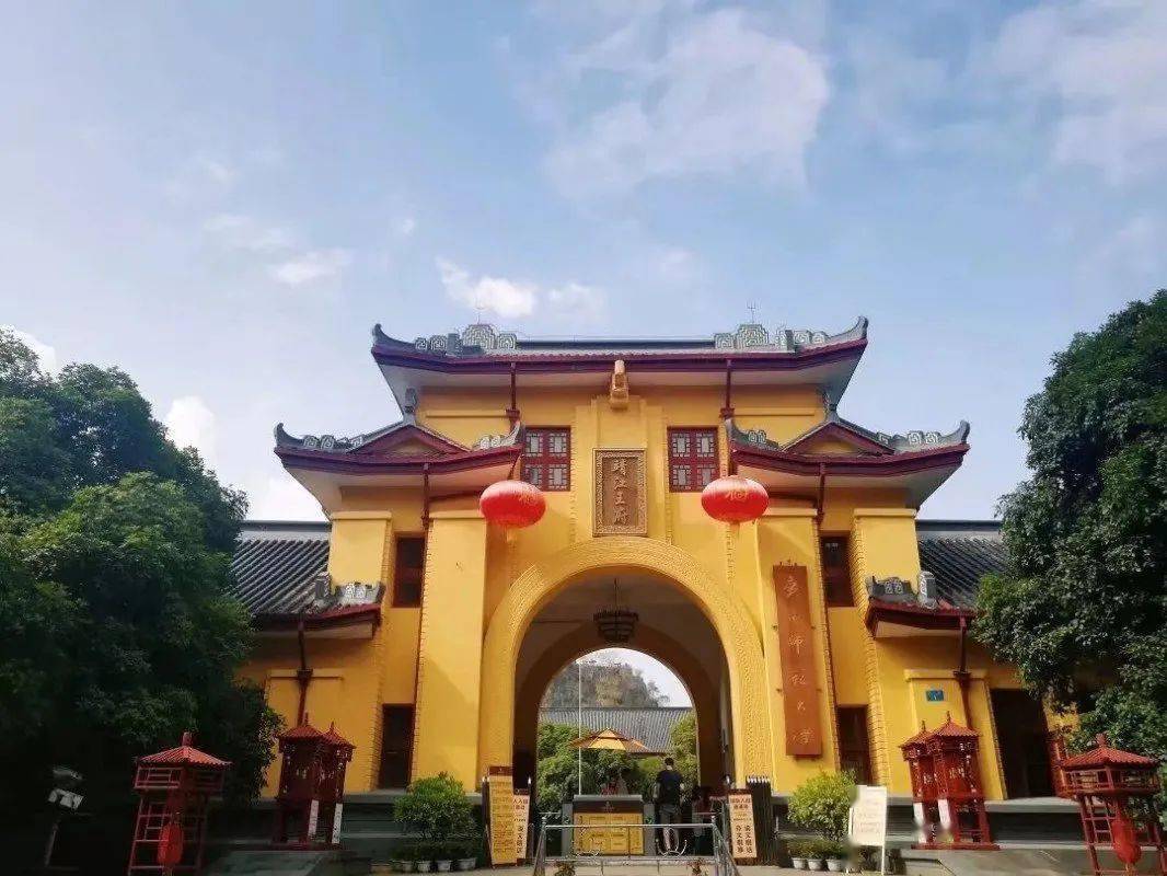 美好的大学时光  等待着与你共度  欢迎同学们报考广西师范大学