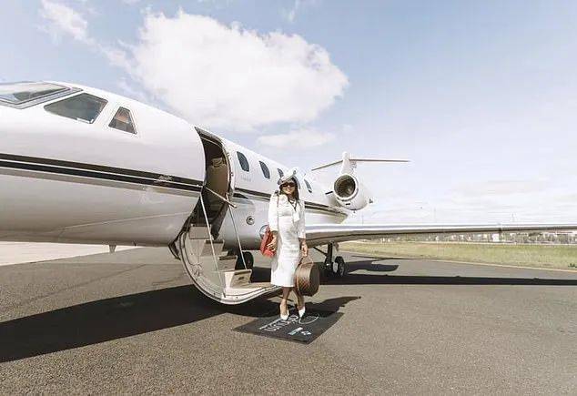 涂燕翎|从英语蹩脚的洗碗工，到坐拥私人飞机和10亿财富，57岁澳洲“华人女王”的逆袭路